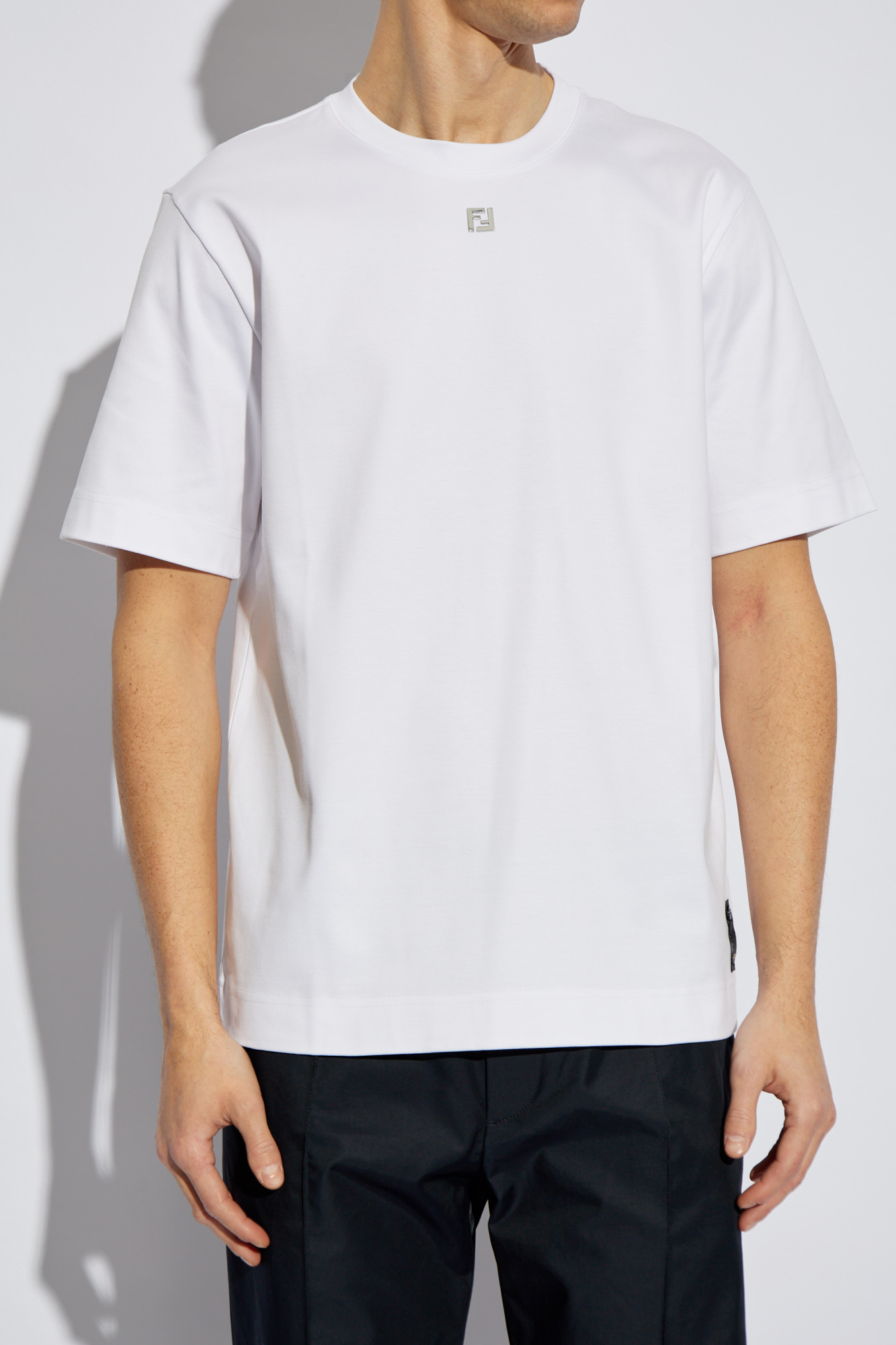 FENDI｜ (WHITE COTTON T-SHIRT (FY0936 ARYR F0QA0)) FY0936AU9DF0QA0_01?hash=